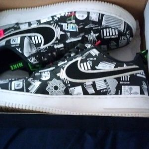 Men's size 11 gently used Air Force One worldwide very rare.